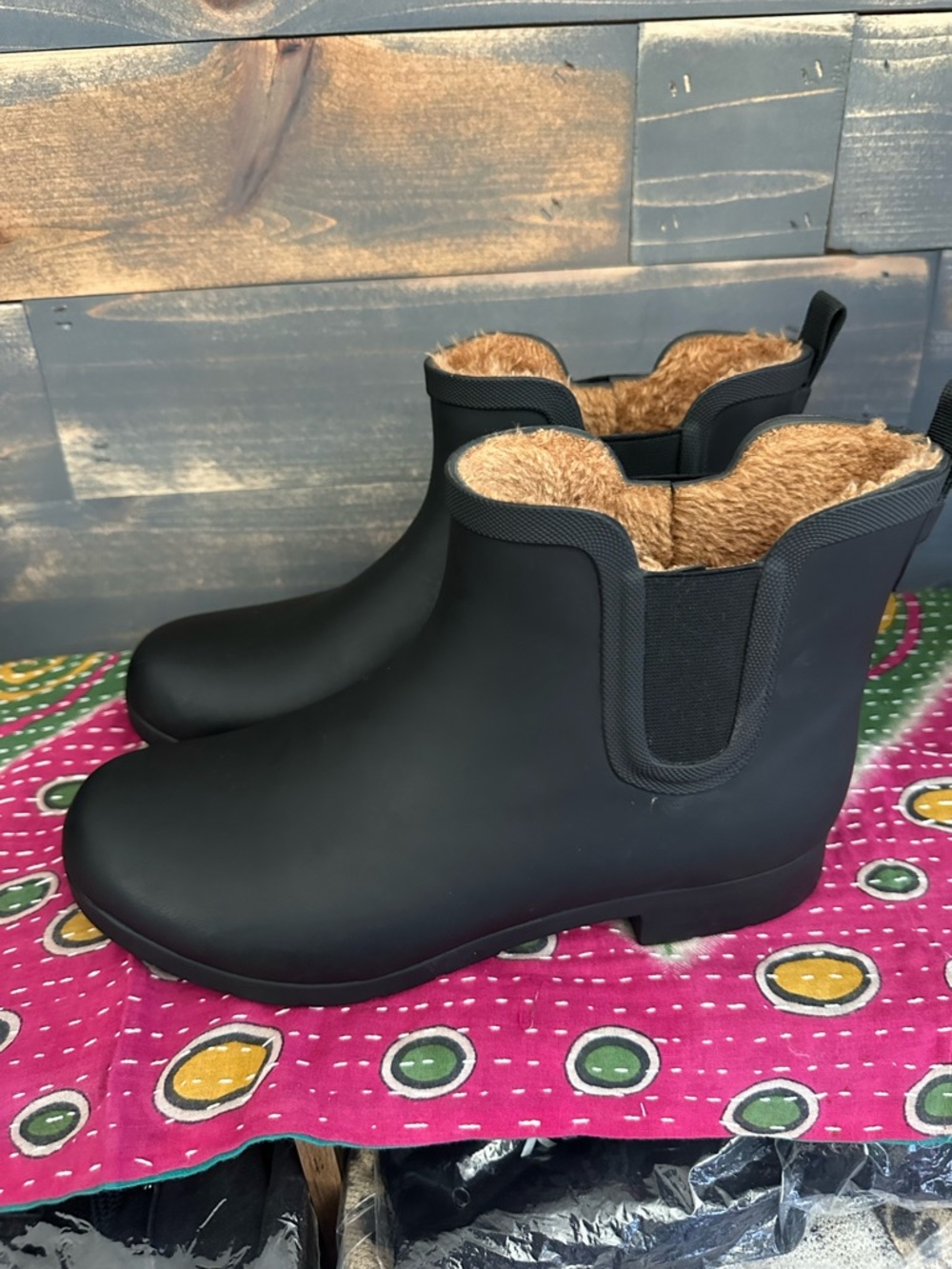 chooka Black Chelsea Rain Ankle Boots with Faux Fur Lining - Picture 4 of 9